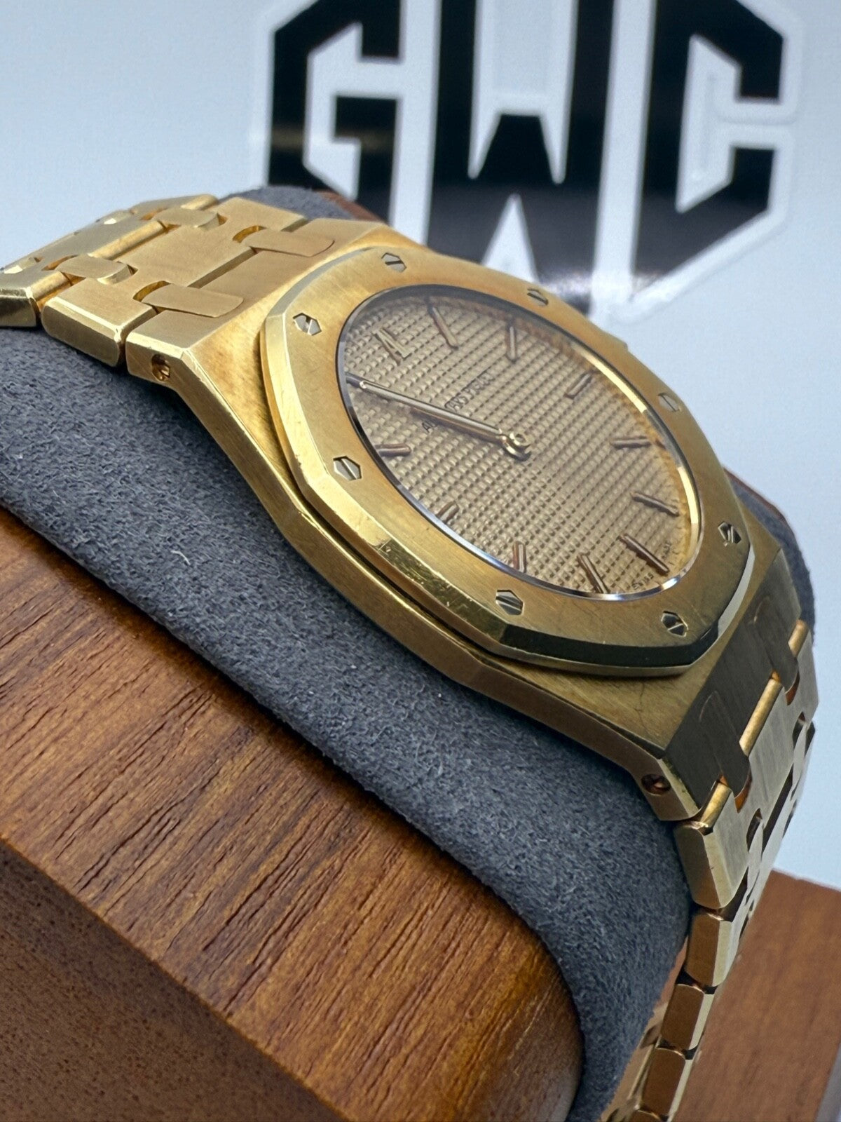 Audemars Piguet Royal Oak 56303BA 18K Yellow Gold Champagne Dial Quartz 34mm