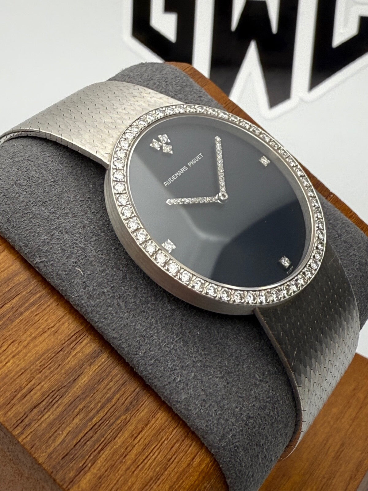 Audemars Piguet Classic Vintage Diamond Bezel Black Diamond Dial & Hand 18K 32mm