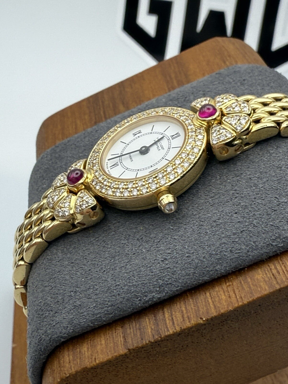 Van Cleef & Arpels 122965B2 Yellow Gold Diamond & Ruby 21mm White Dial Ladies