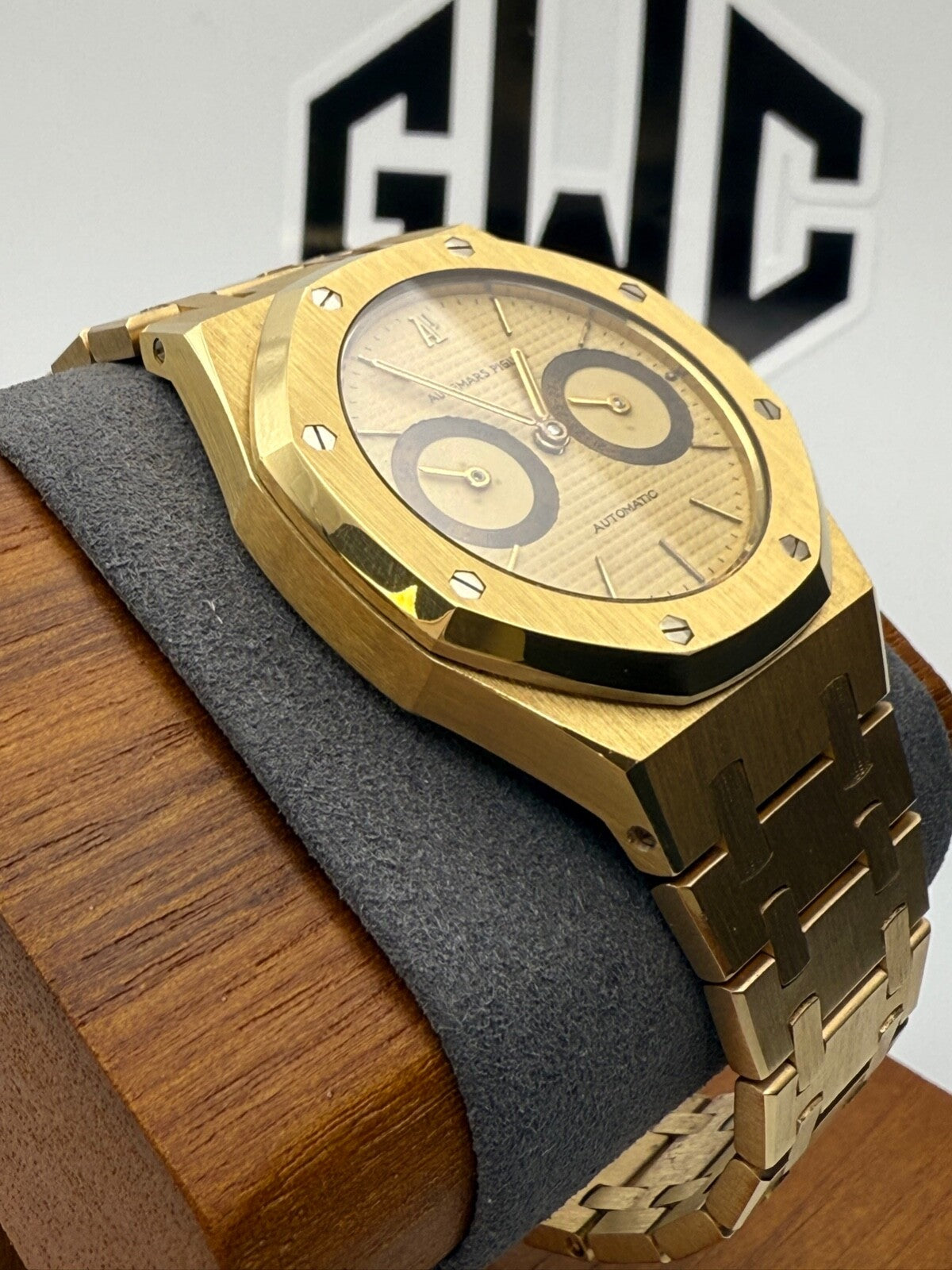Audemars Piguet Royal Oak Day-Date 25572BA Champagne Owl Dial 18K Yellow Gold