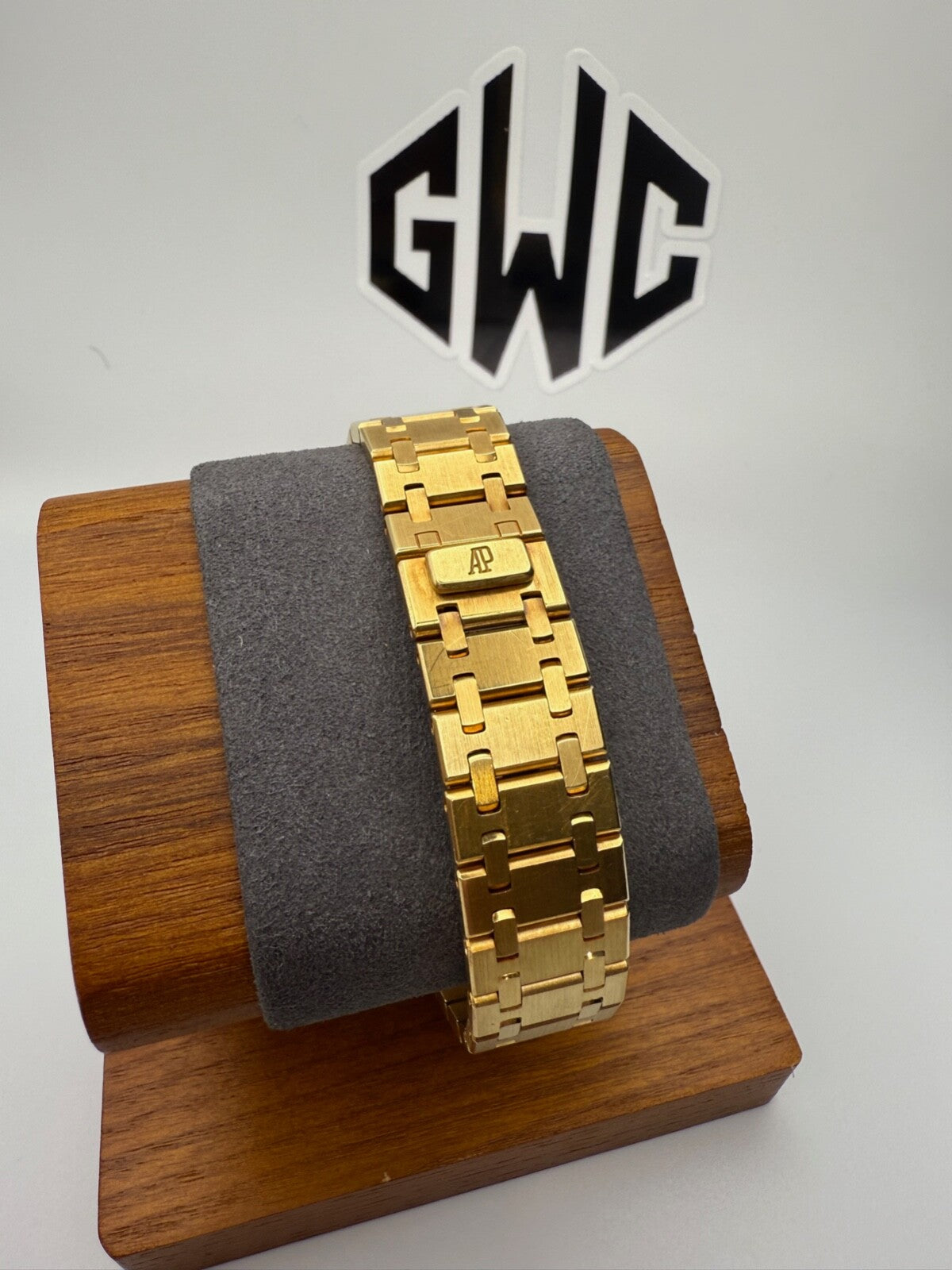 Audemars Piguet Royal Oak 56303BA 18K Yellow Gold Champagne Dial Quartz 34mm