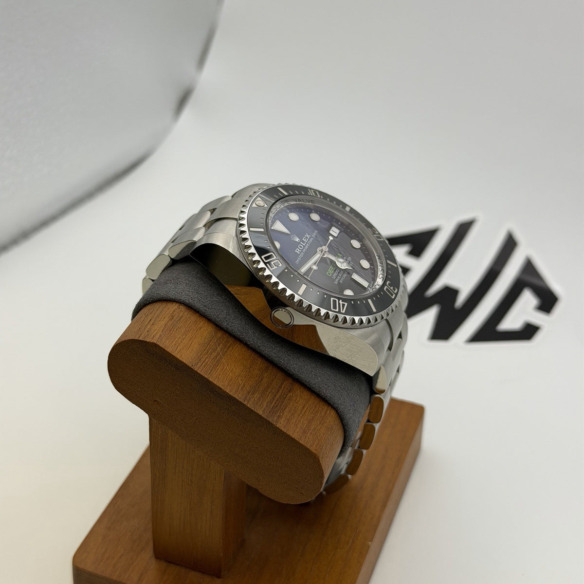 NEW ROLEX Deep Sea SEA-DWELLER 2025 136660 James Cameron Dark Blue