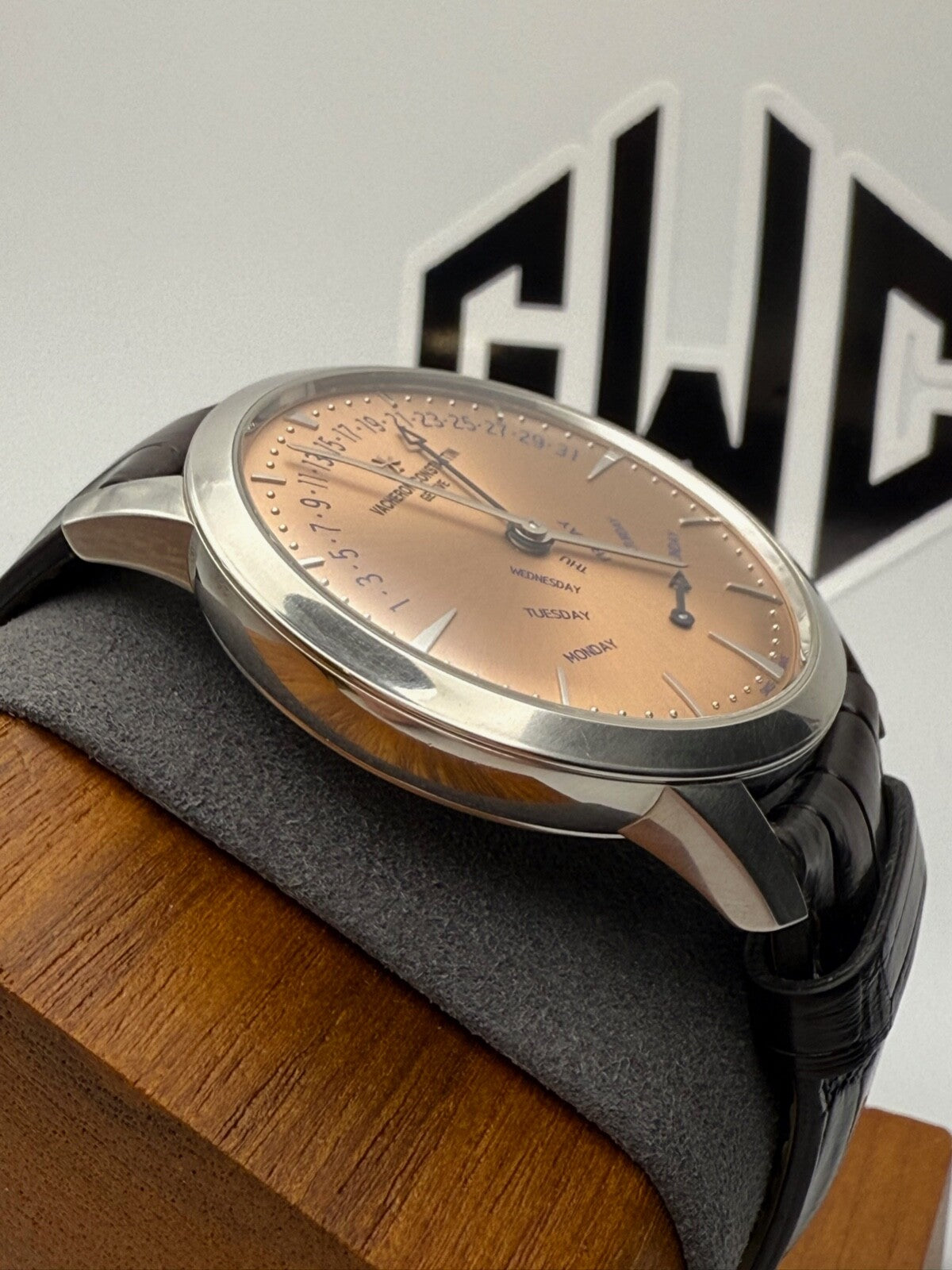 Vacheron Constantin Patrimony Retrograde Day-Date 4000U/000P Platinum Salmon